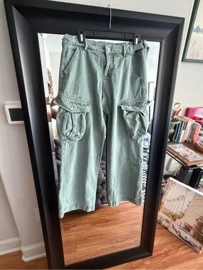 Women’s Utility Cargo Pants in Sage Green